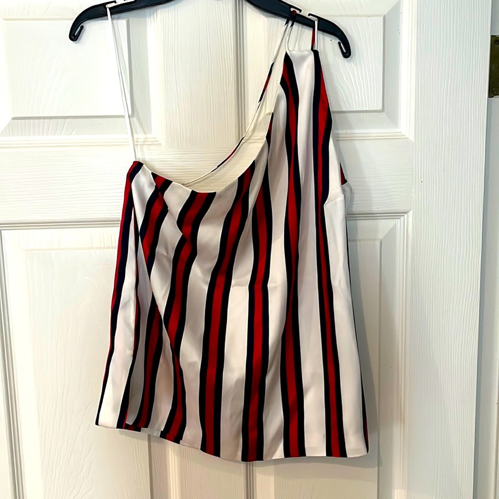 One shoulder top